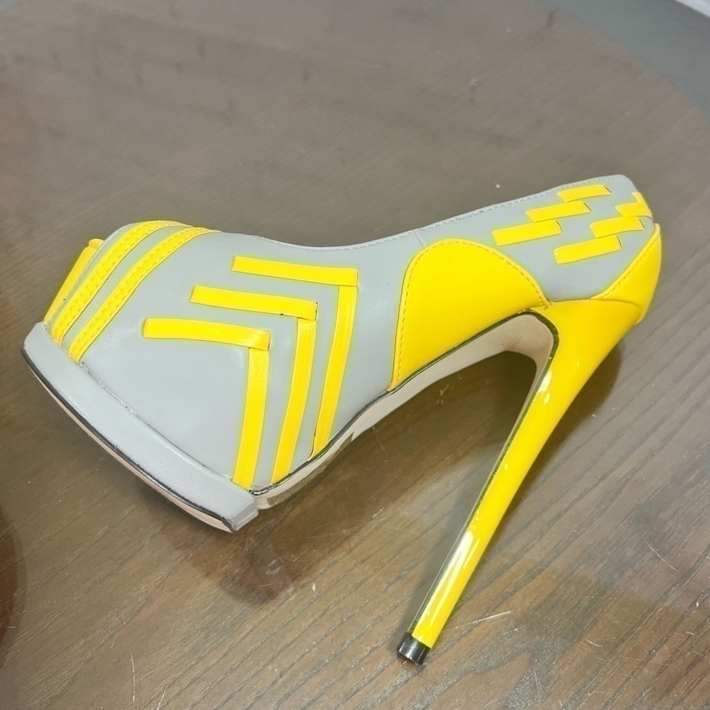 BEAU & ASHE super sexy sky high 6” heels with 2” platforms Yellow & Grey 6 Euc - Picture 7 of 16